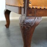 Ensemble ancien unique composé de 2 fauteuils club et d'un canapé en cuir couleur cognac à roulettes