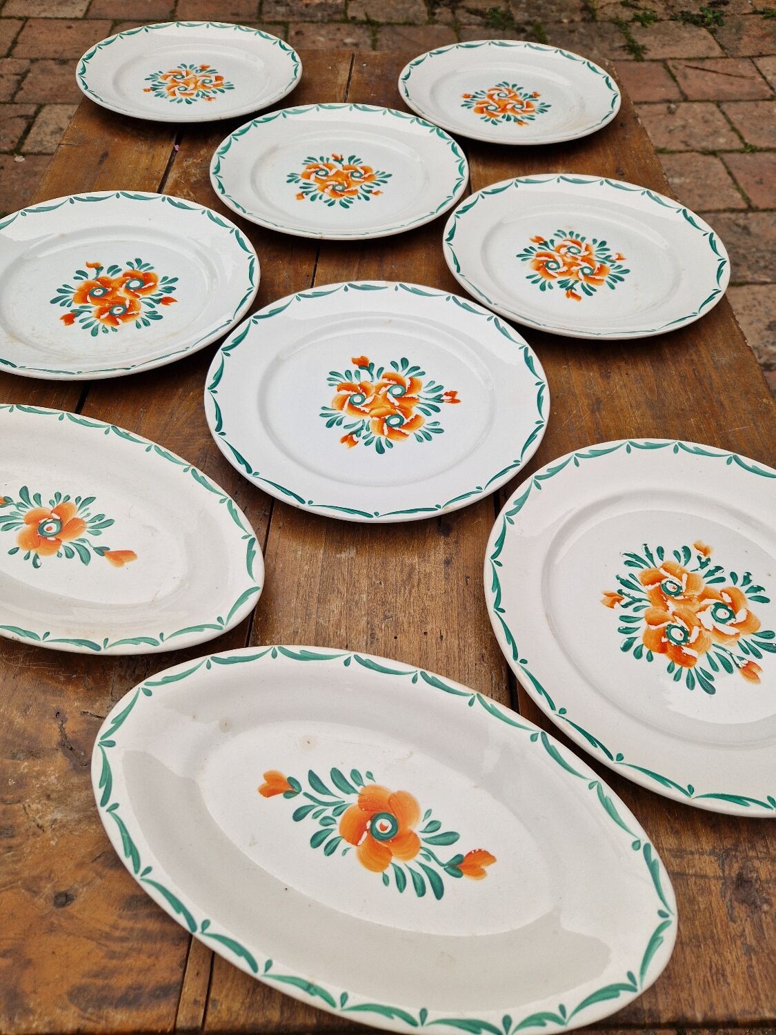 Lot de 7 assiettes plates plus de raviers