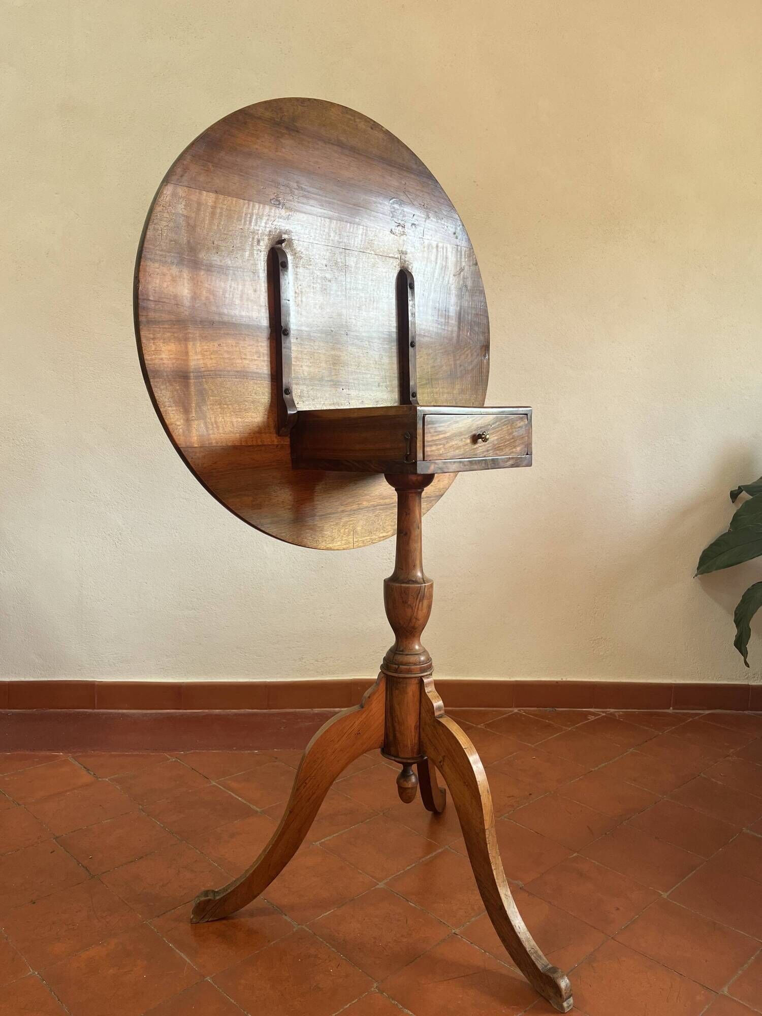 Antique guéridon with a tilting top and drawer, Louis Philippe style.