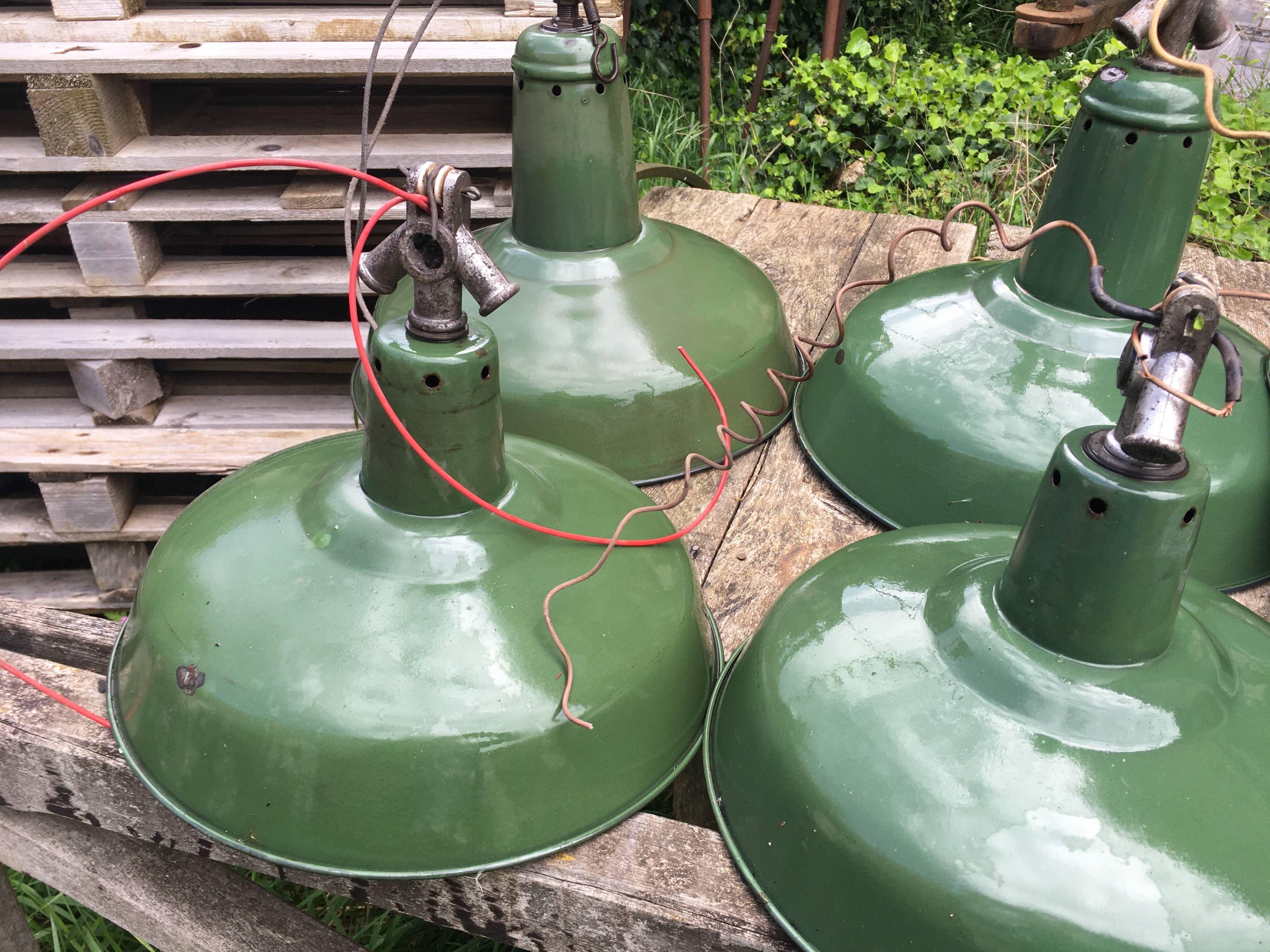 Set of 7 green industrial lamps in good condition, 1970s