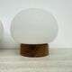 Ensemble de 2 lampes de table en bois de pin et en verre opalin, années 1970.