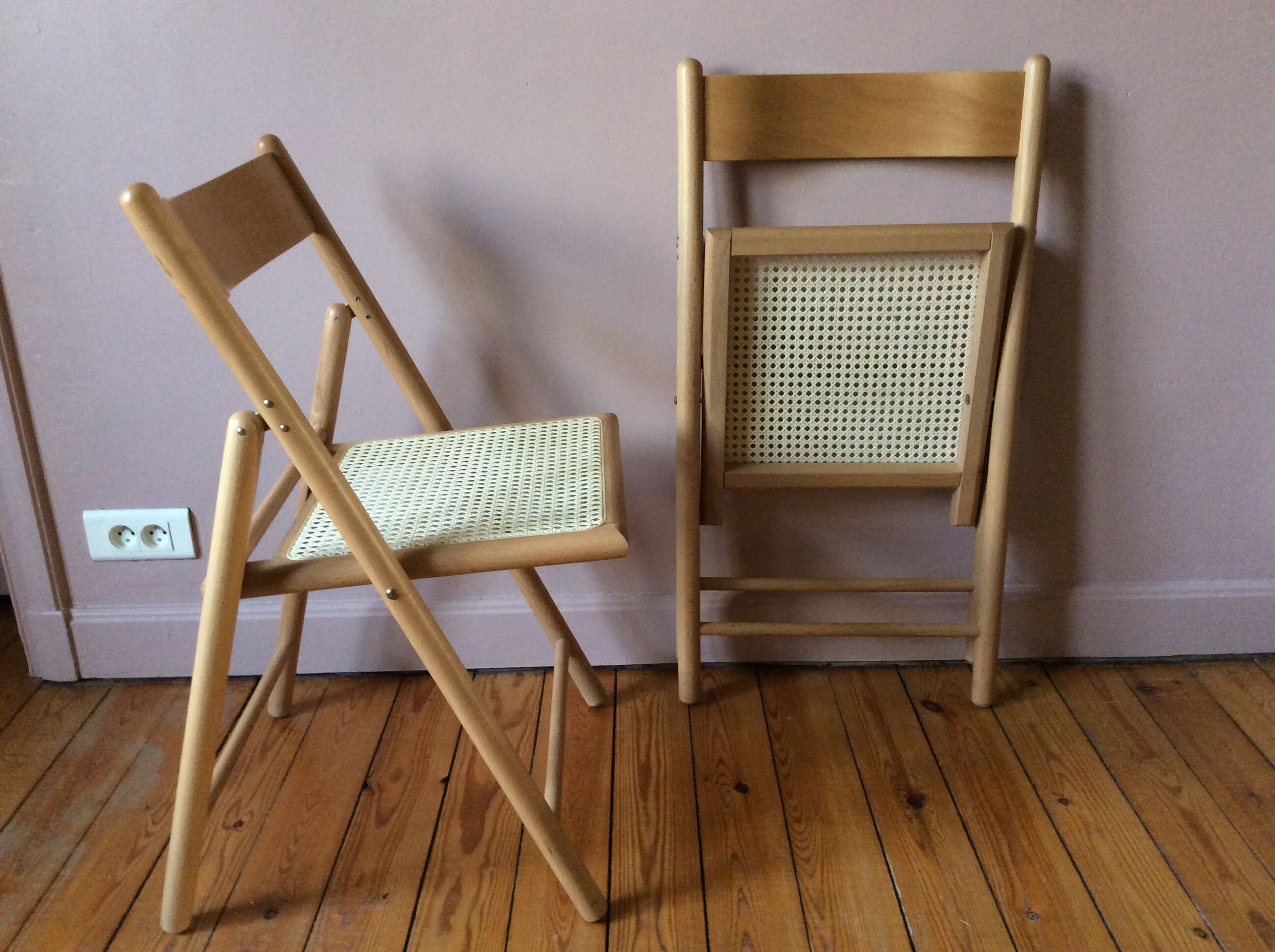 Paire de chaises pliantes cannées vintage