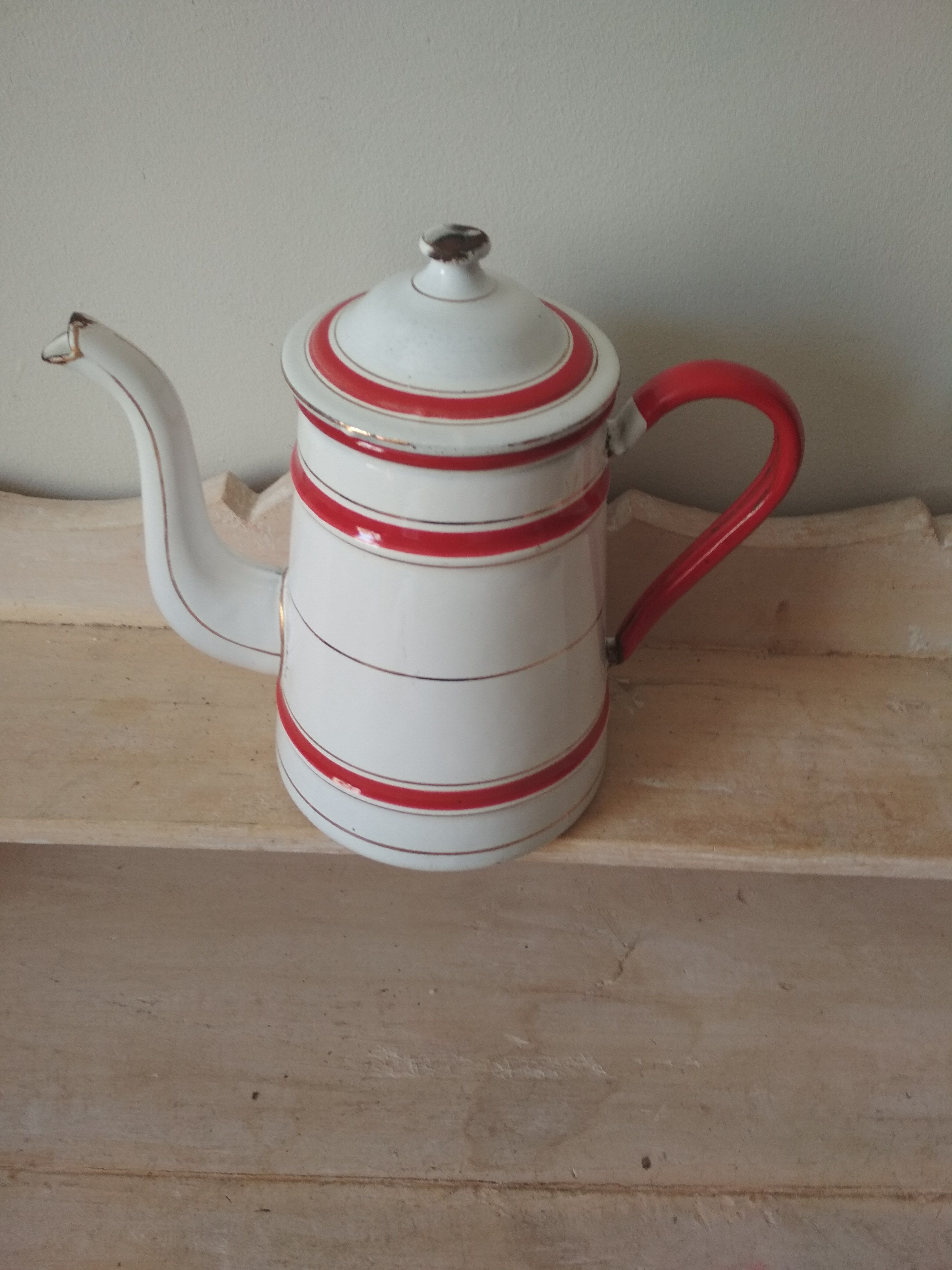 Red and white enamelled metal coffee maker