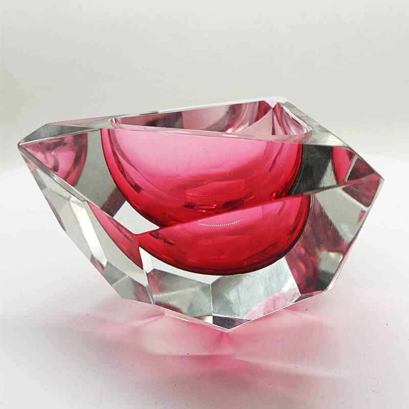 1960s Pink Multifaceted Triangular Ashtray or Catch-all in Murano Glas