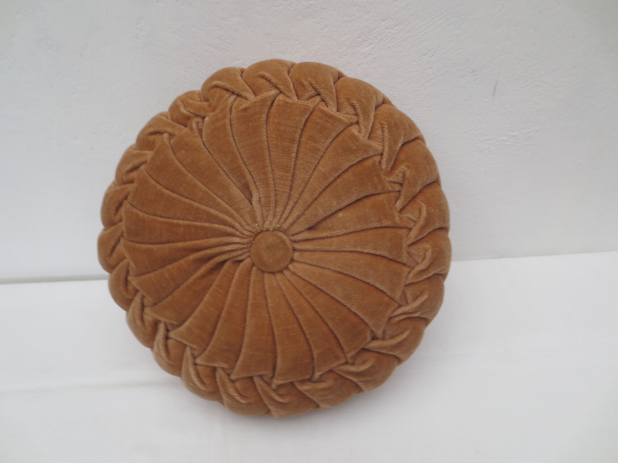 Vintage round cushion in velvet grège / chamois of 36cm in diameter