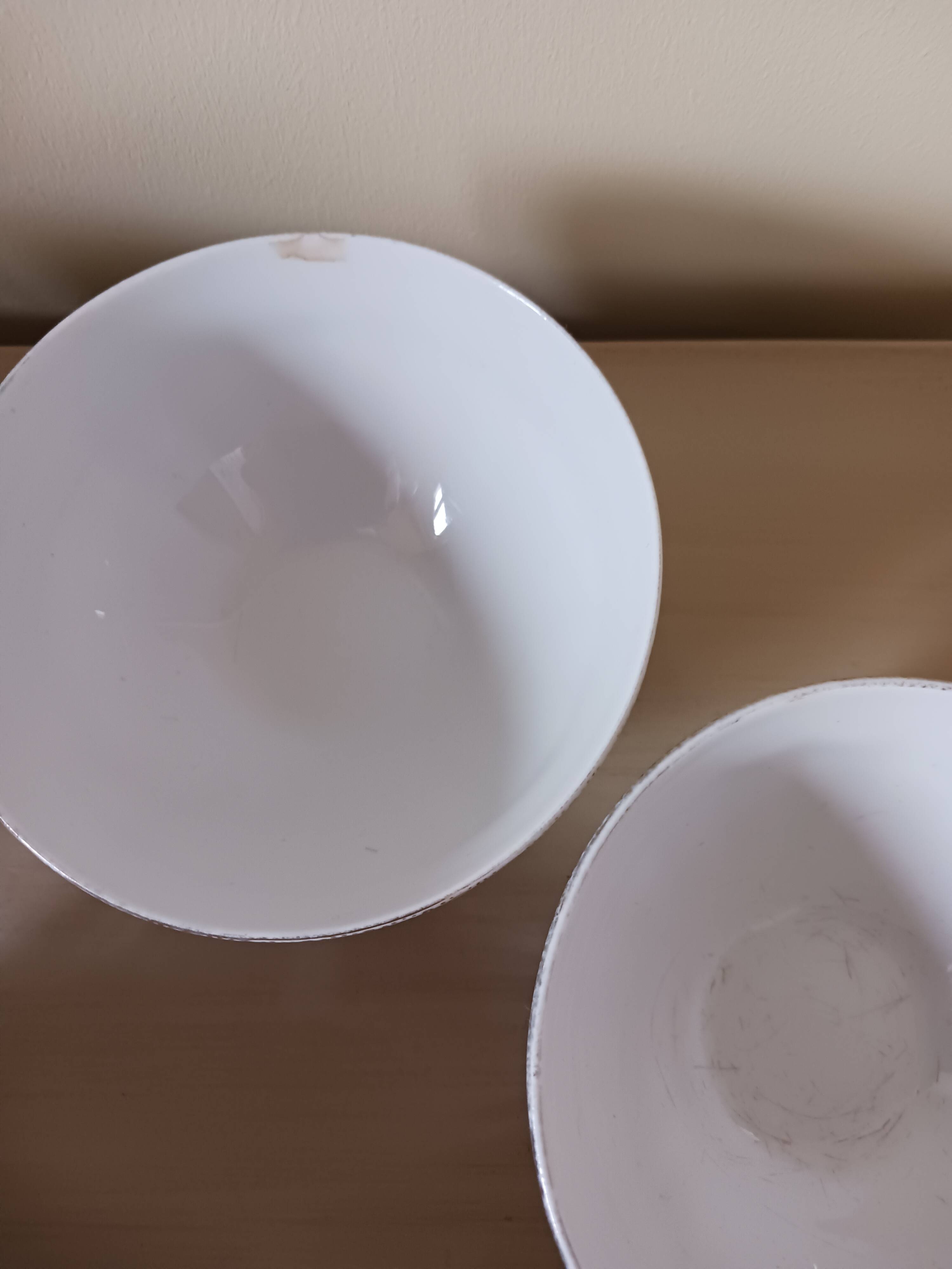 Bols anciens en porcelaine .