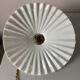 Suspension opaline blanche plissée vintage