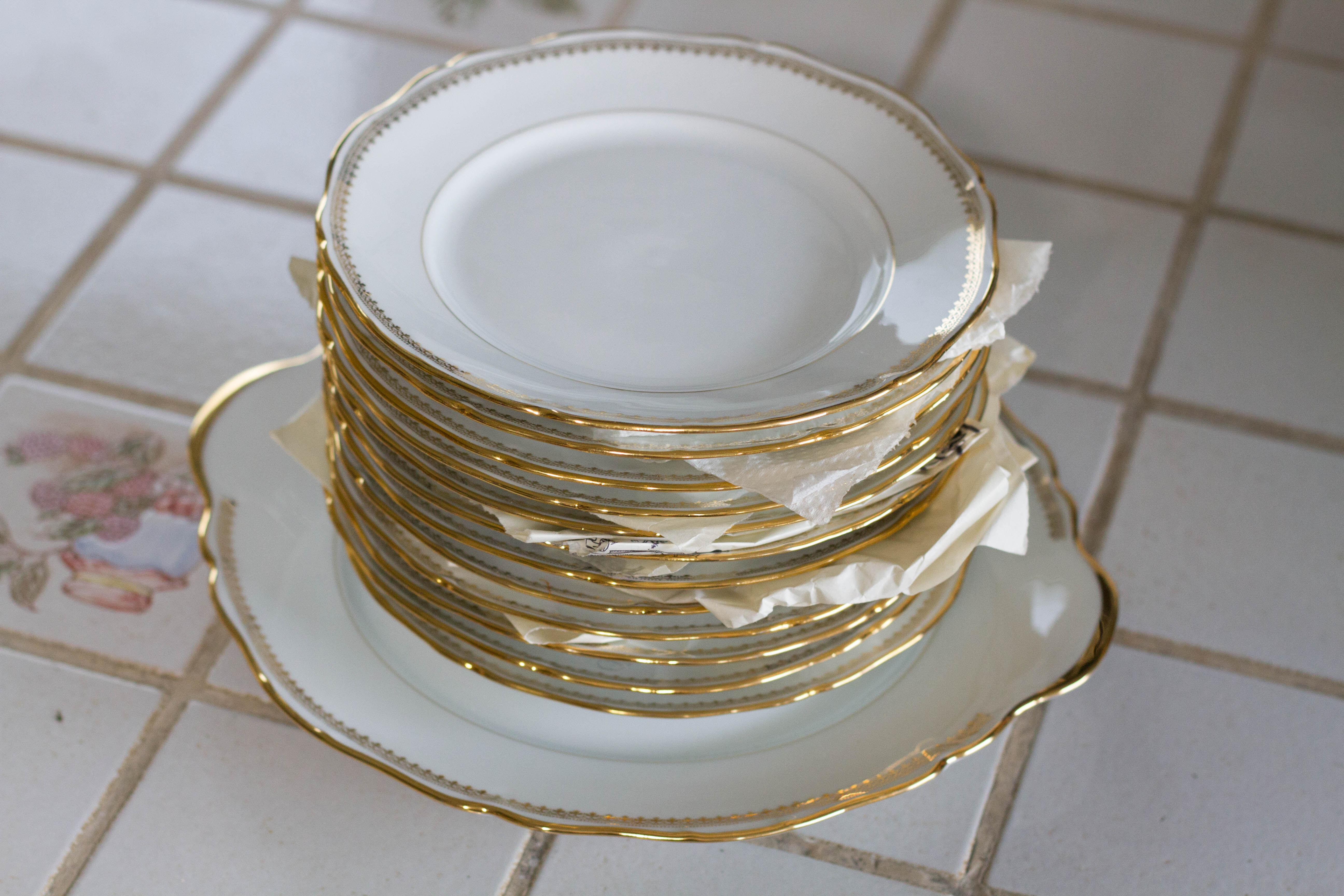 Sologne porcelain white and gold cake service