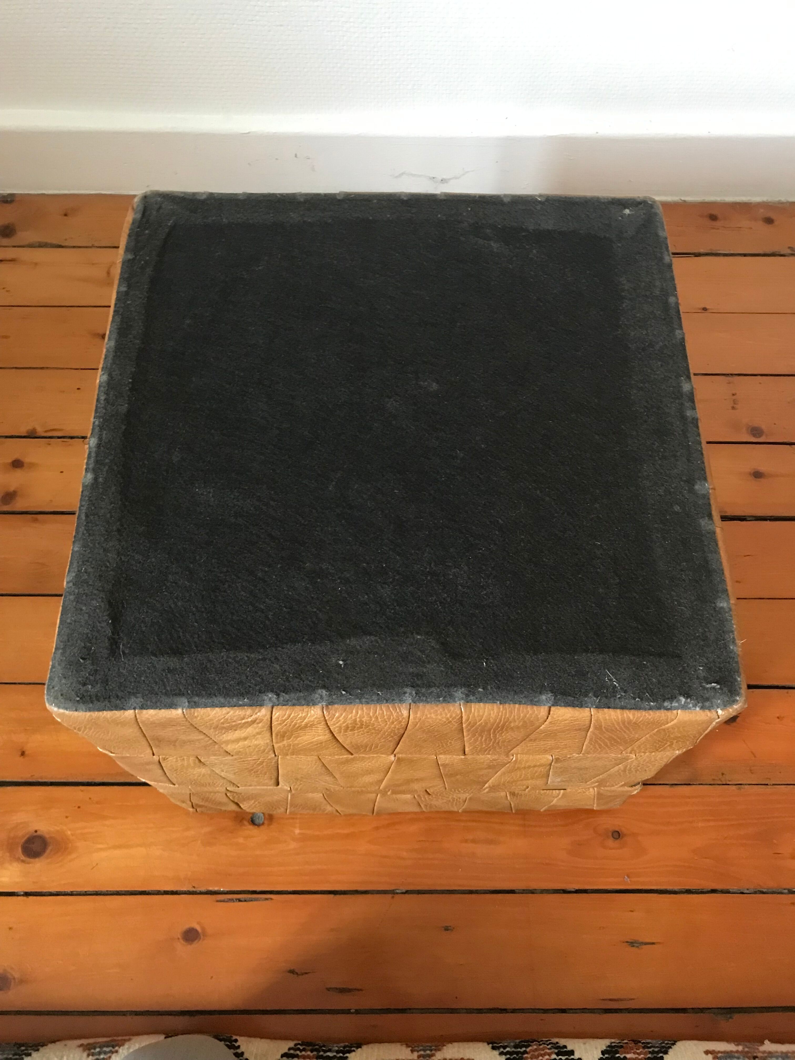 Pouf coffre cuir patchwork vintage circa 1960