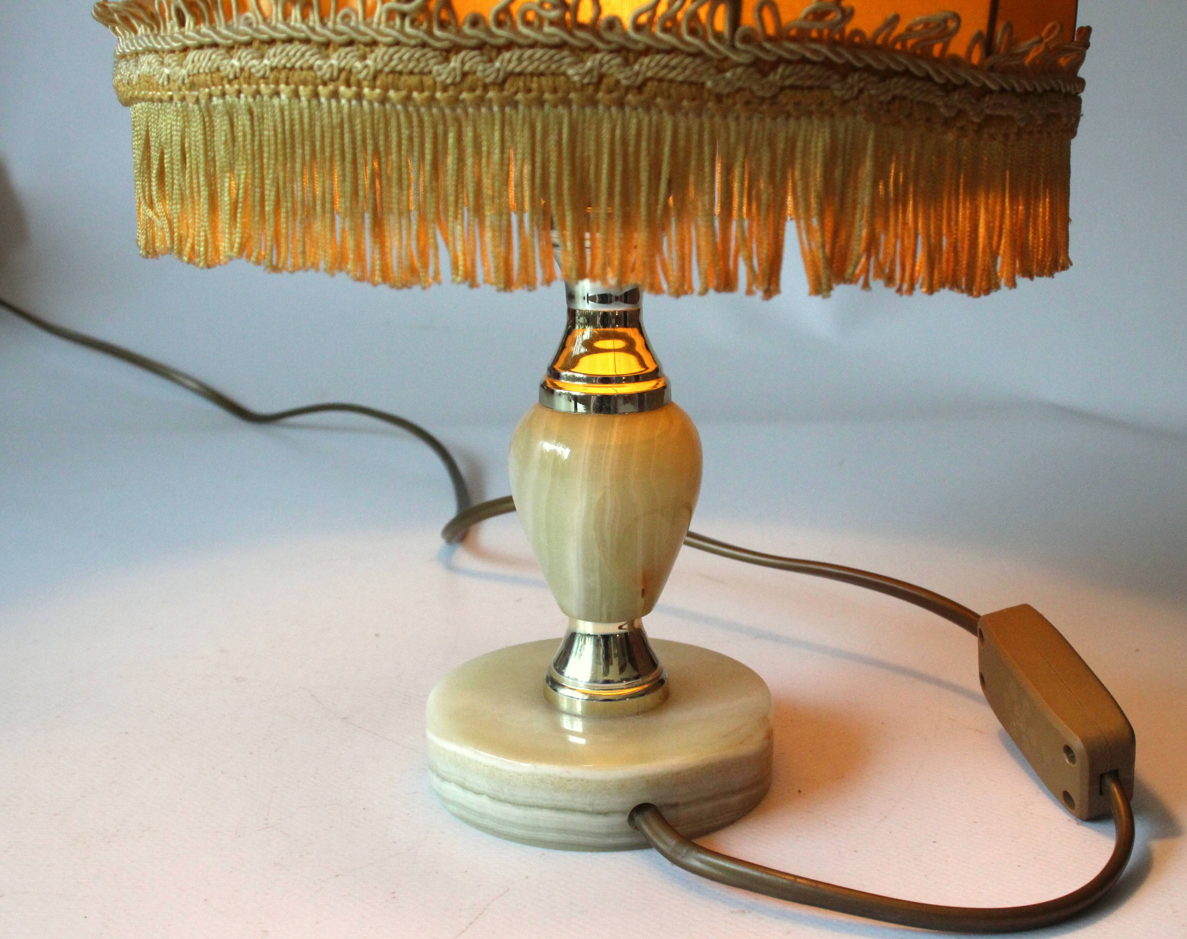 1970s onyx/brass footed table lamp