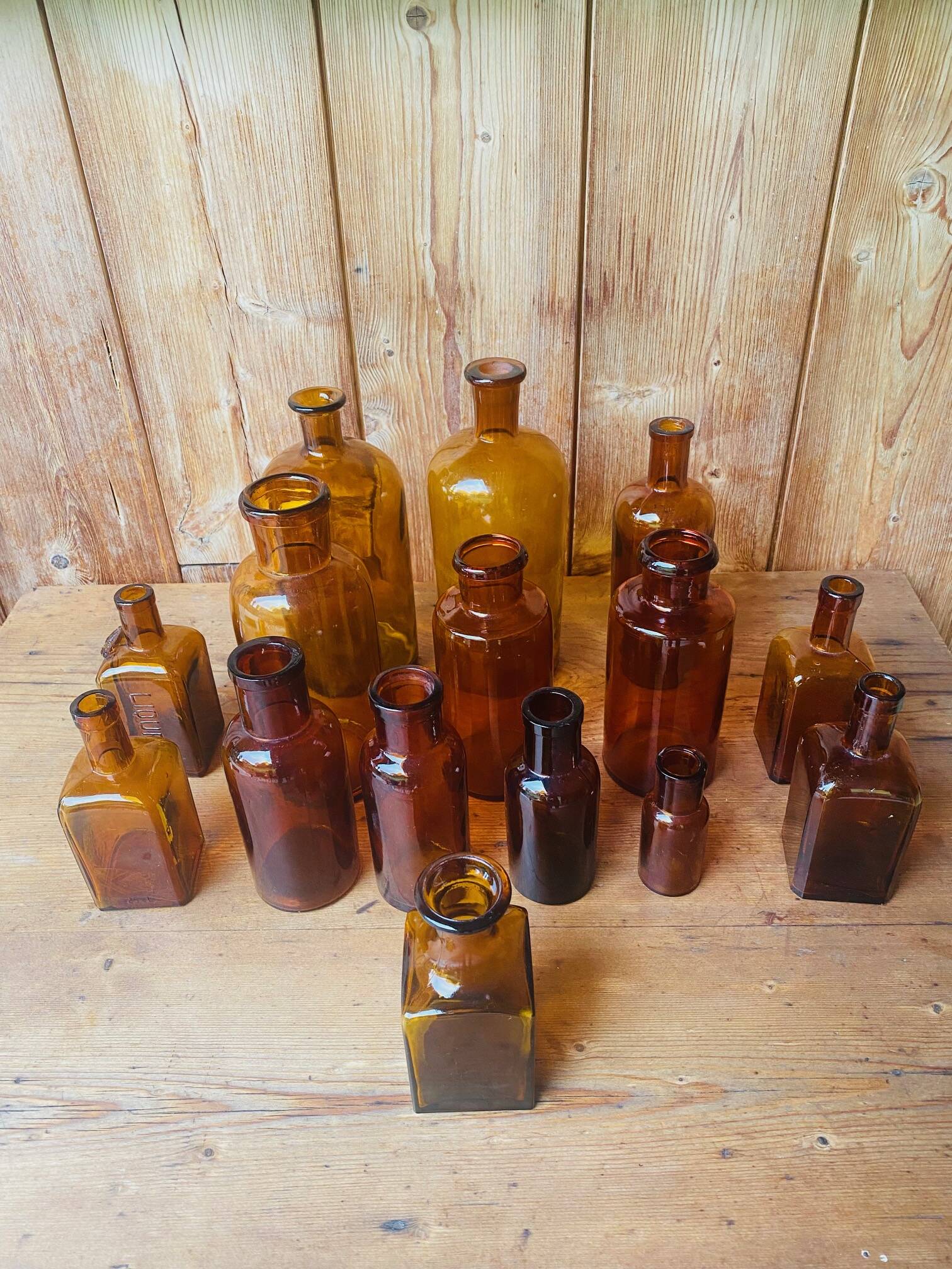 Flacons apothicaire en verre ambré. Lot de 15