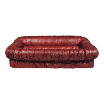 "Bordeaux 'Piumino' canapé by De Pas, D'Urbino and Lomazzi for Dall'Oca, 1970"