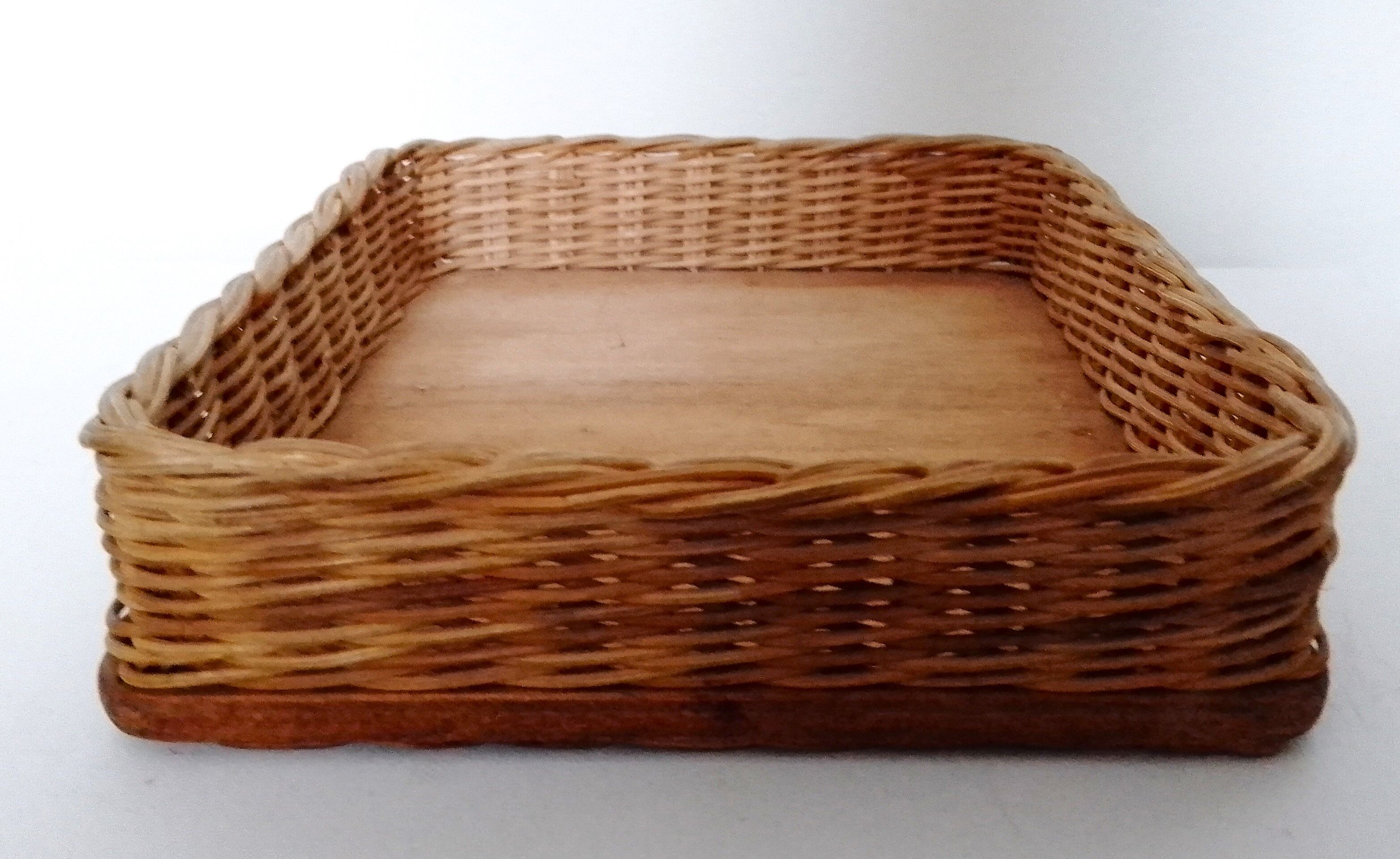 Set with appetizers, wicker tray and 3 colored glass ramekins