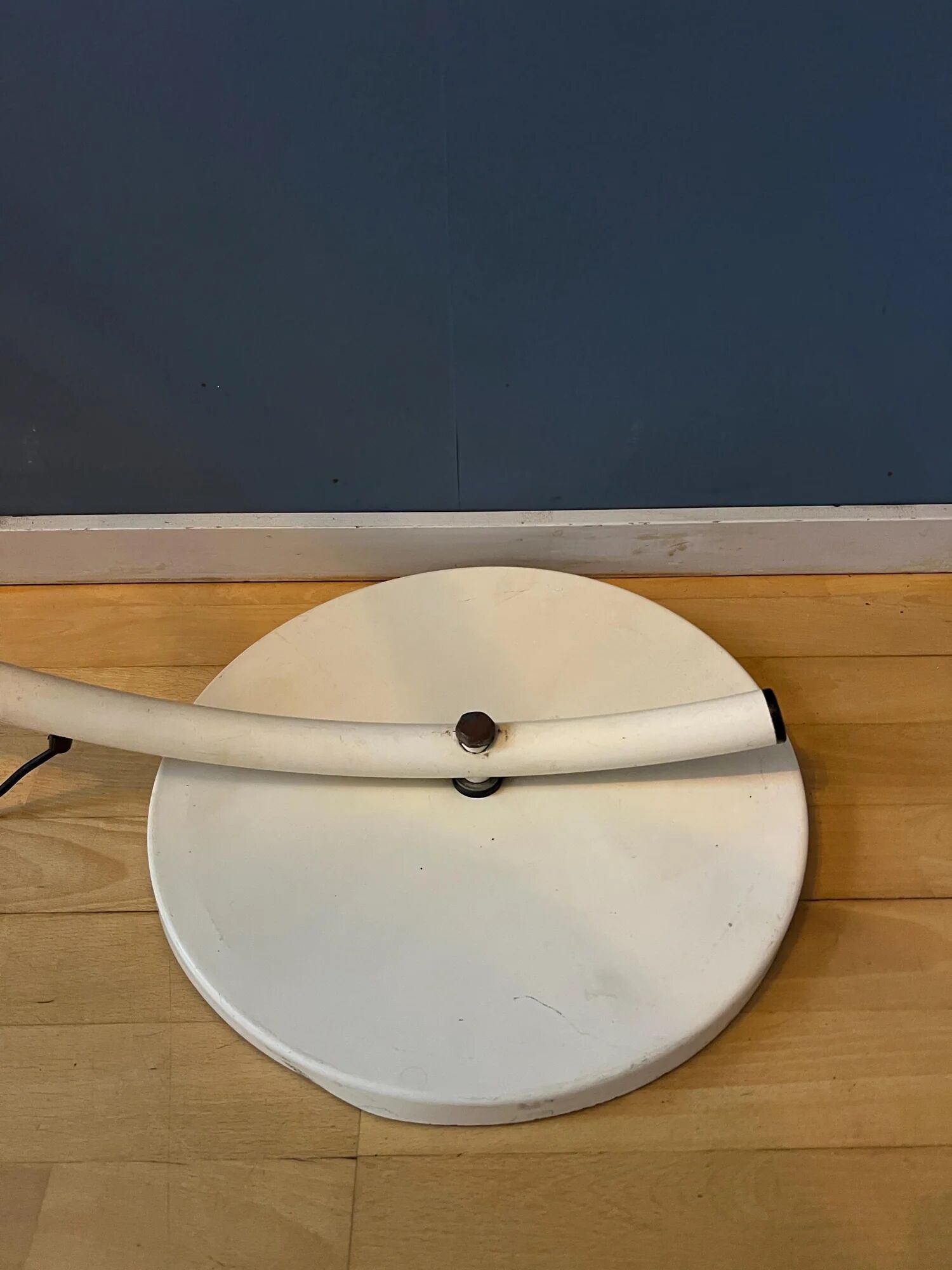 White mid-century Dijkstra flexible snake mushroom floor lamp