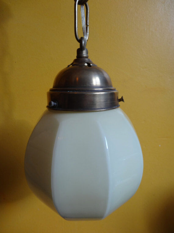 Suspension Deco with a beautiful yellow glass globe