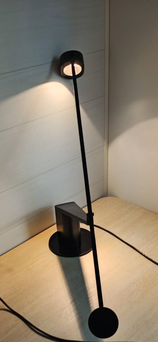 Lampe de bureau avec socle rotatif et balancier "Ala" par Guzzini