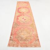 Tapis Couloir Vintage Turc, Rouge Corail, Brun Camel & Beige Géométrique