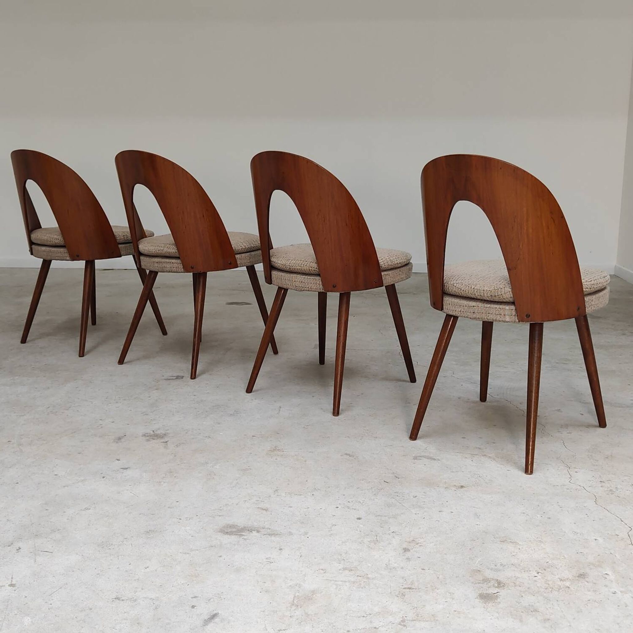 Set of 4 chairs by Antonin Suman for Tatra Nabytok 1960