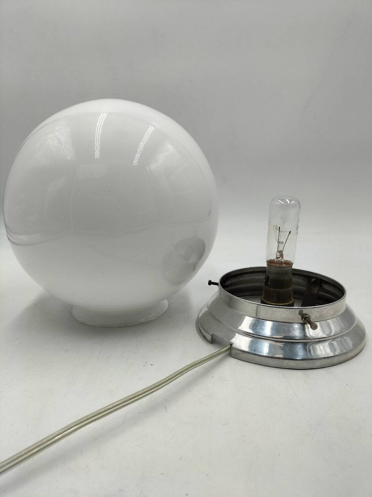 Opaline table lamp