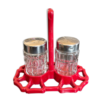 Salt and pepper set