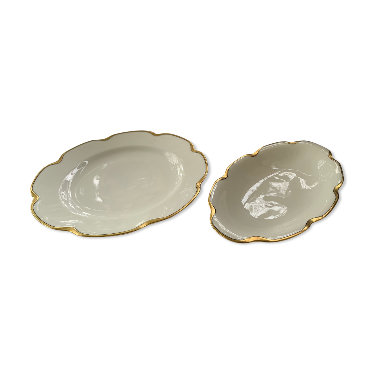 Plate and its golden ravier rim