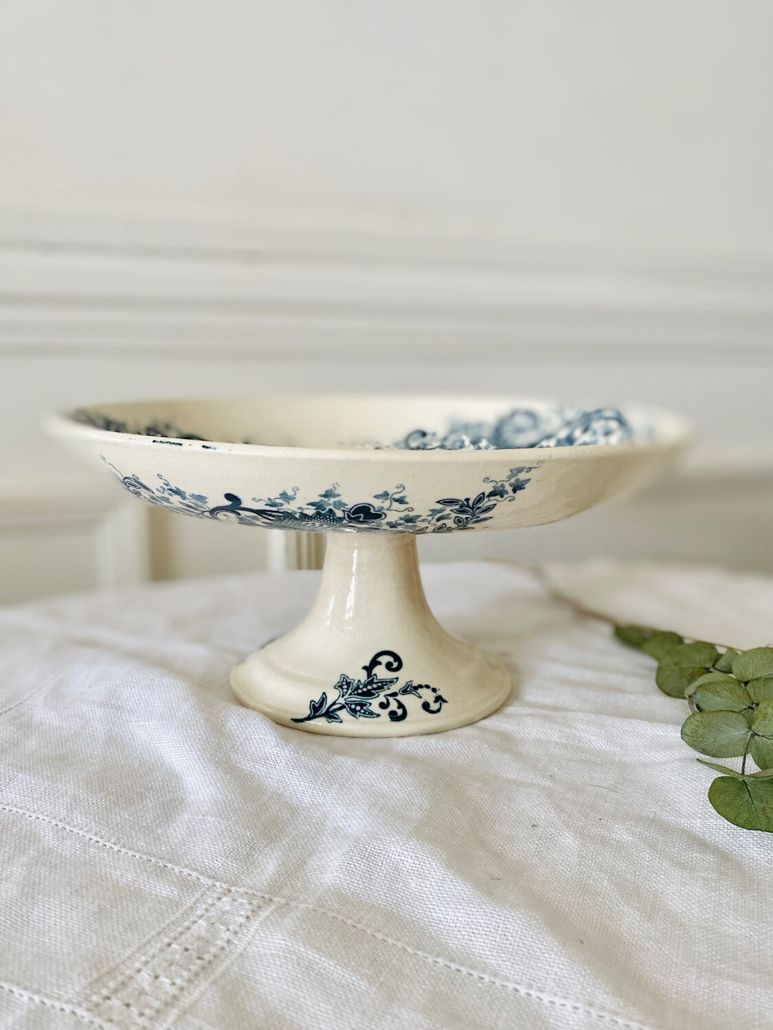 Serving dish with foot and old compotier in iron clay Sevigné HB & Cie