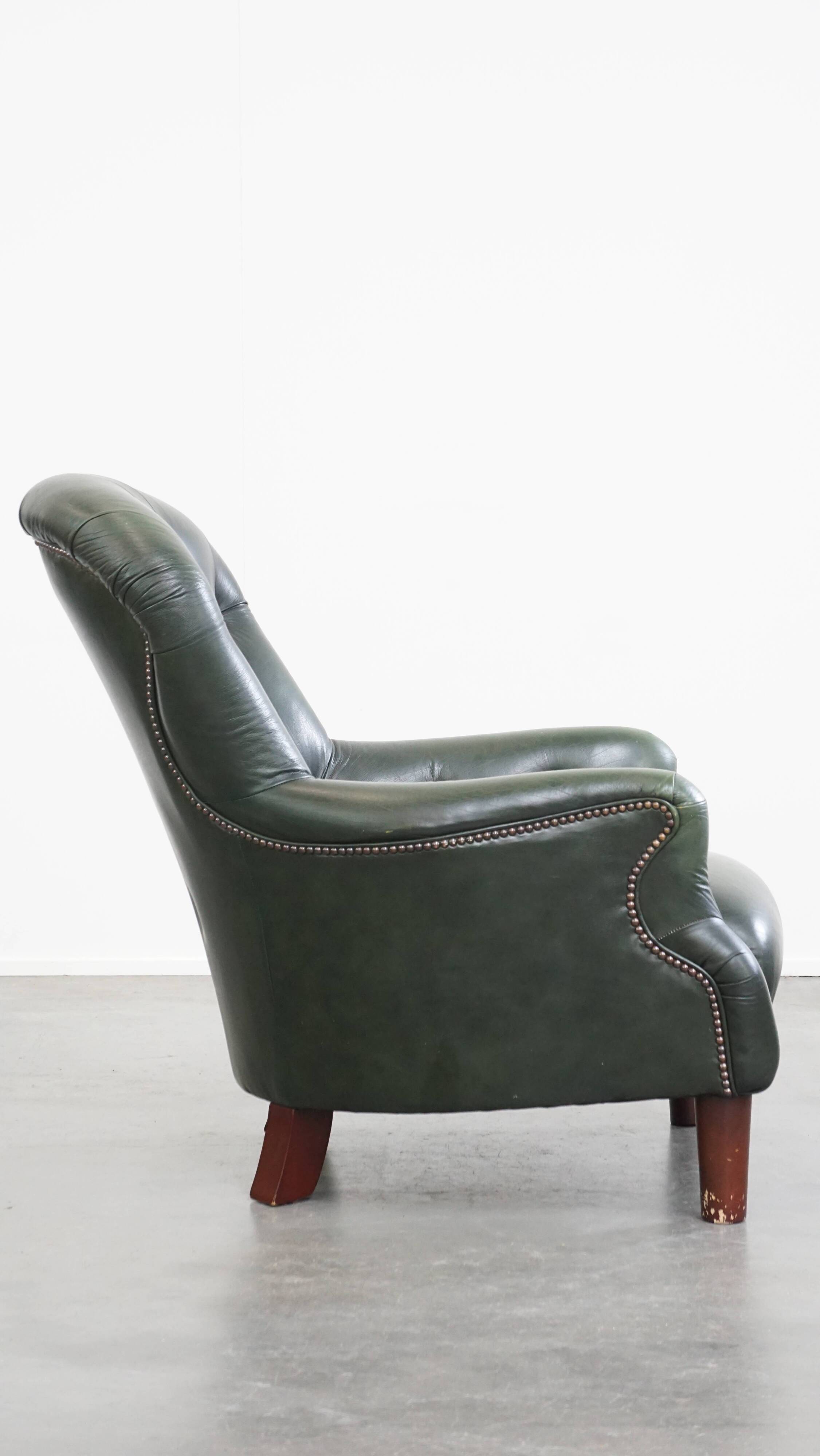 Fauteuil Chesterfield en cuir de vachette vert de style anglais