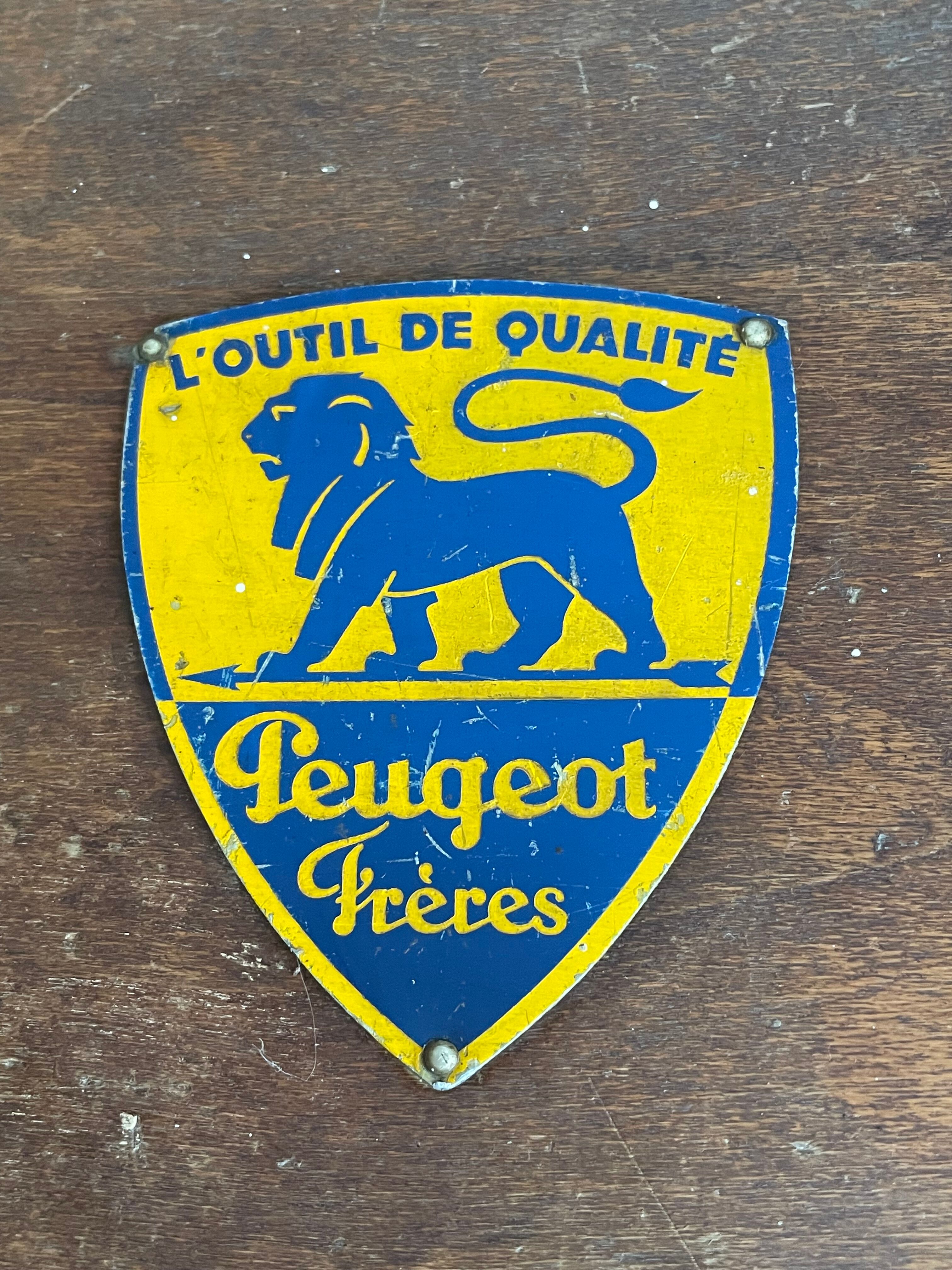 Wooden trunk Peugeot brothers