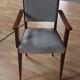 Fauteuil de chambre en bois et skaî