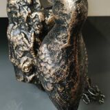 Door knocker/knocker. Woodpecker on tree trunk. In cast iron with a golden patina