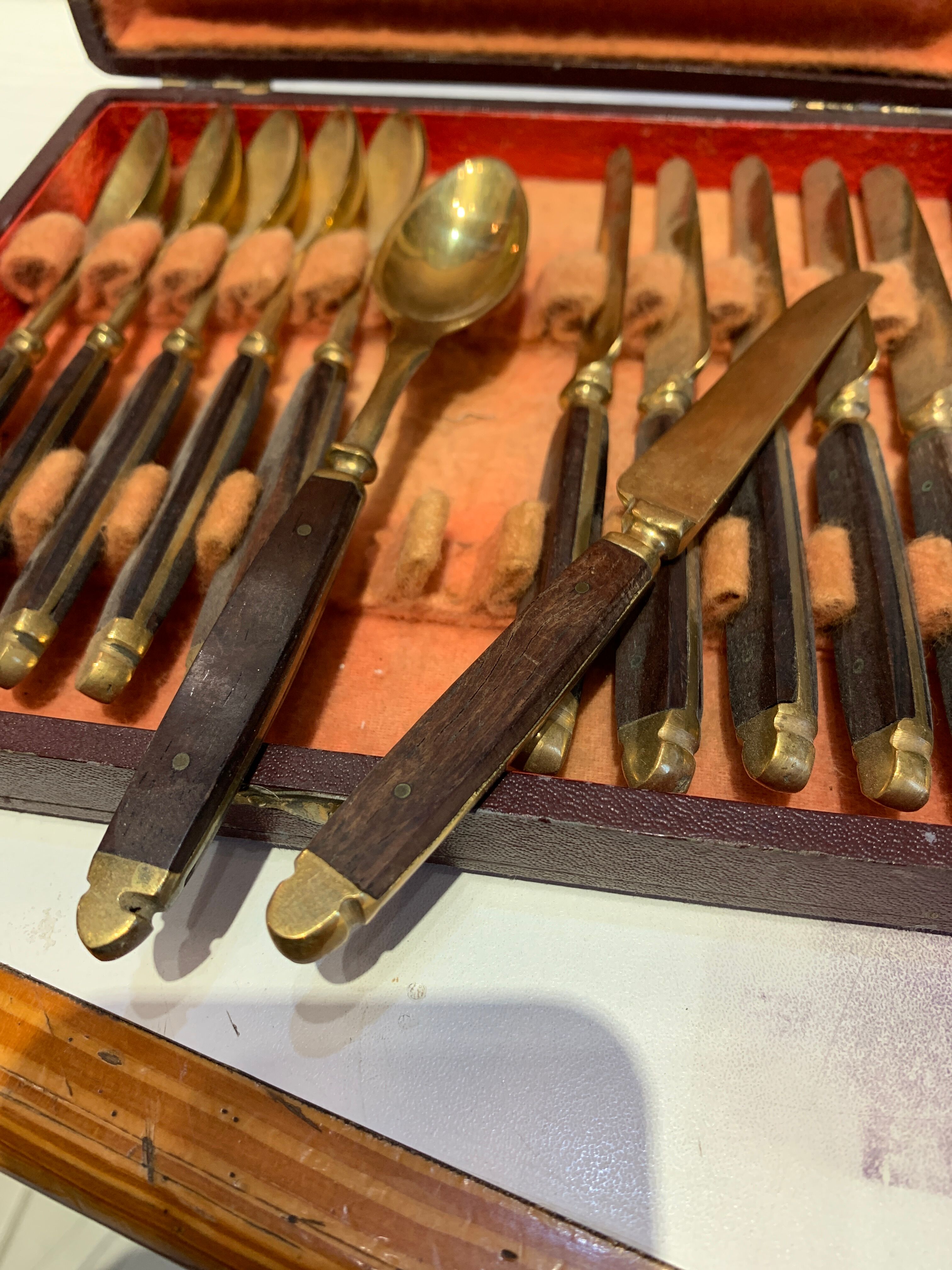 Box 6 spoons and 6 dessert knives