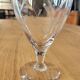 8 verres à pied anciens en verre gravé