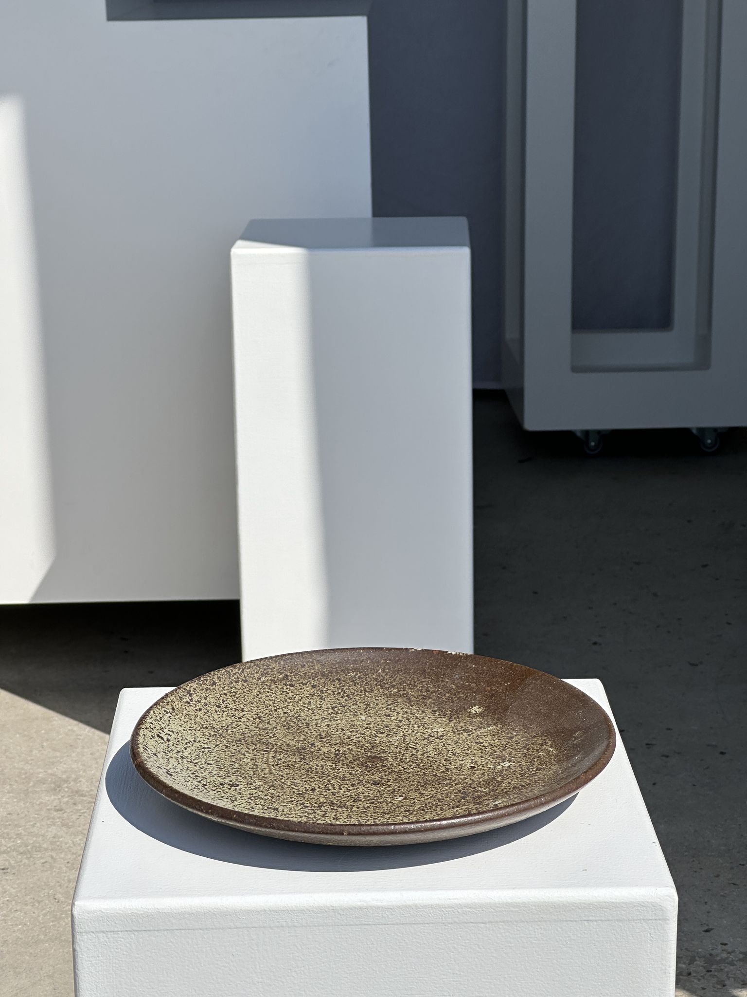 Plat en céramique vert indonésien D:26,5