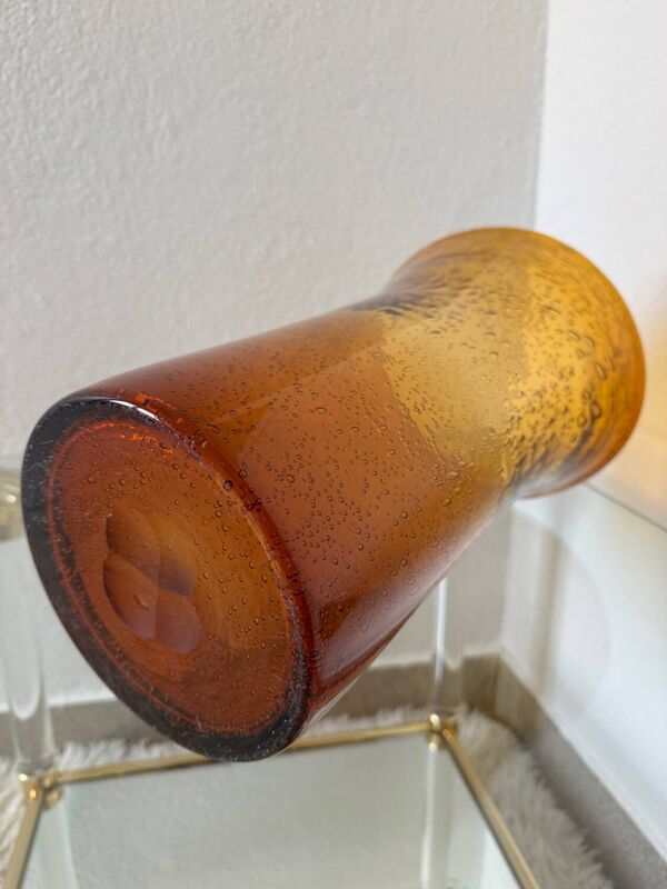 Grand vase verre bullé ambré années 60