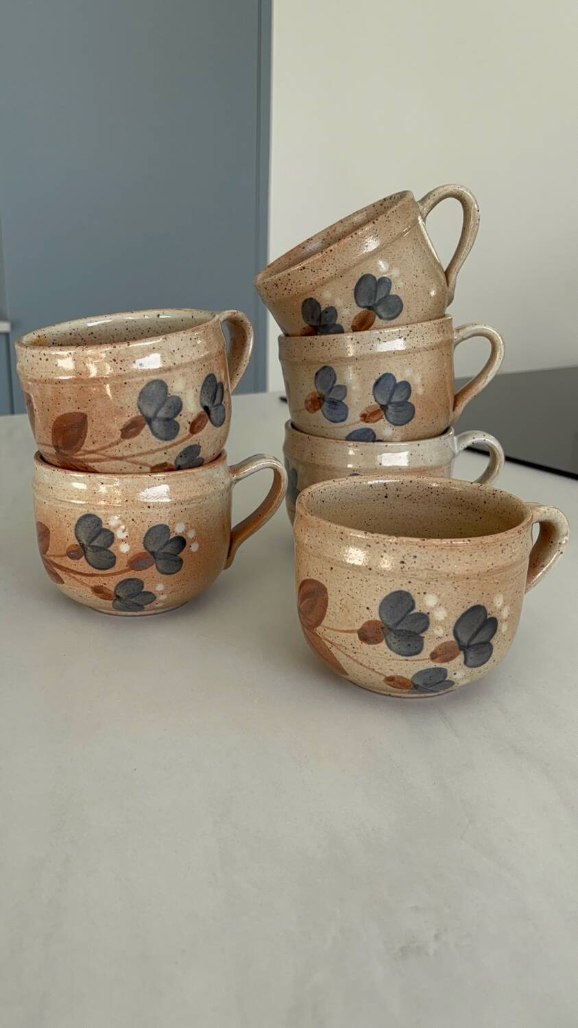Set of 2 large vintage stoneware mugs from Atelier du Marais – Flower mugs