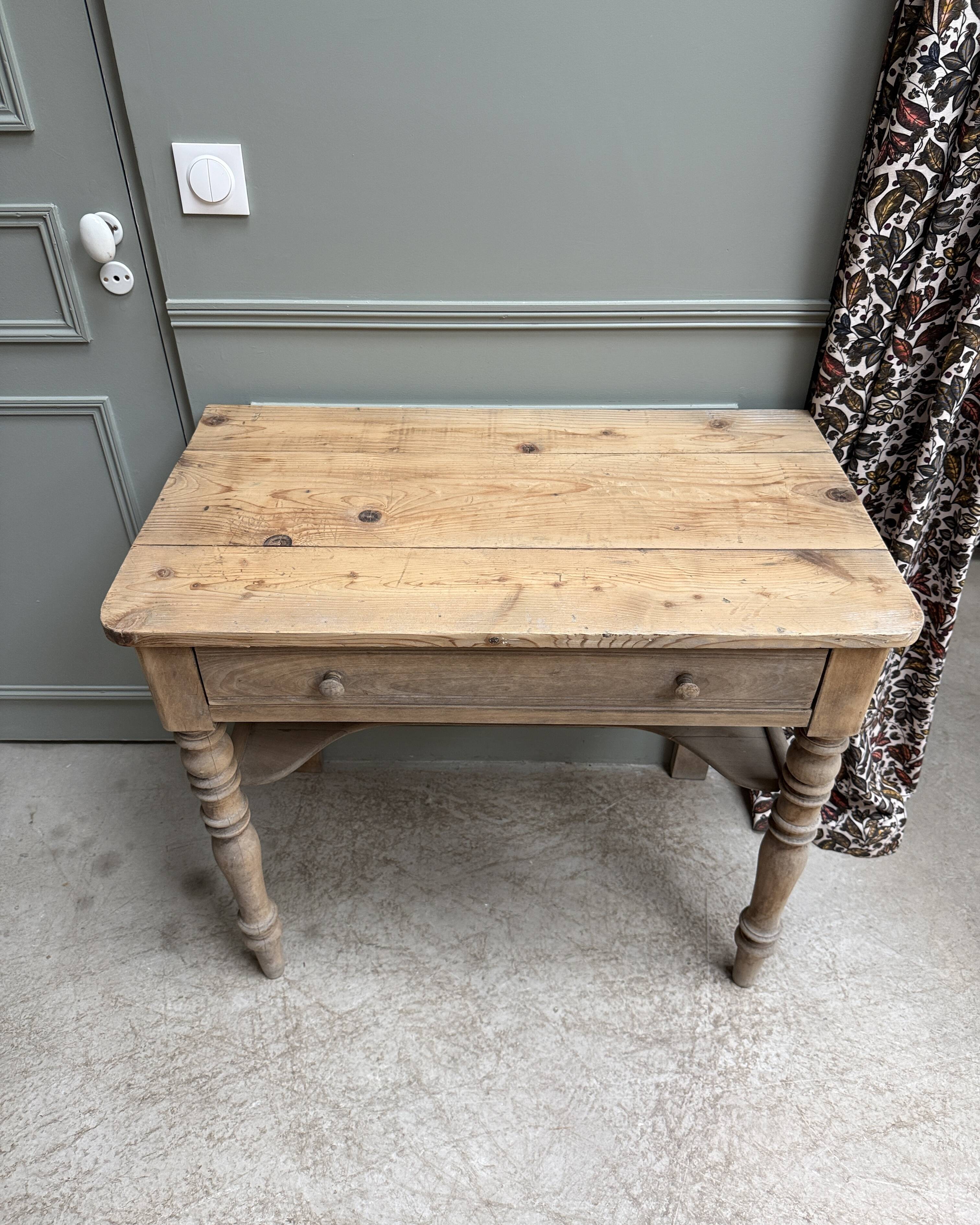 Petite console ancienne de ferme (restaurée)