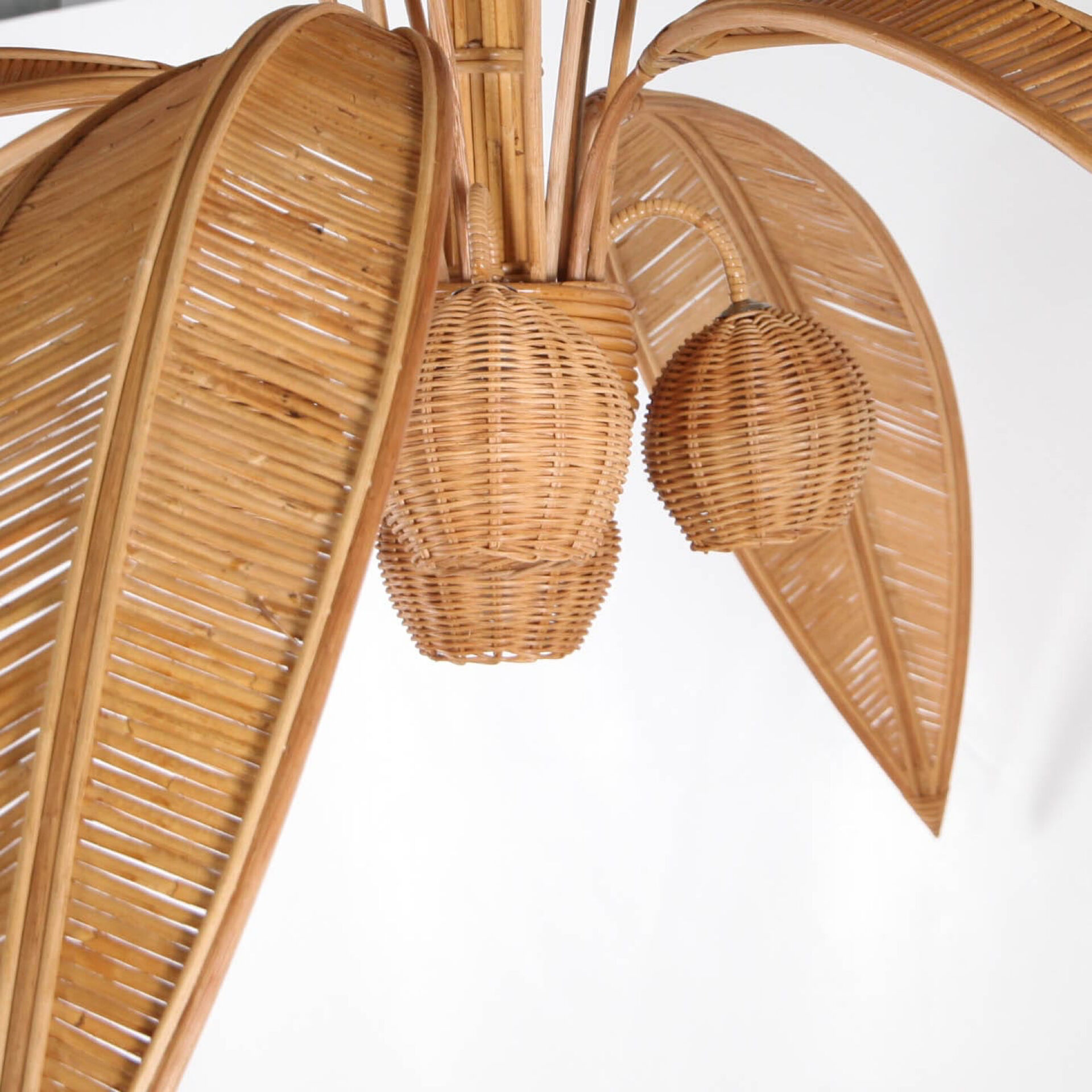 Grand lustre « cocotier » « palmier » en rotin