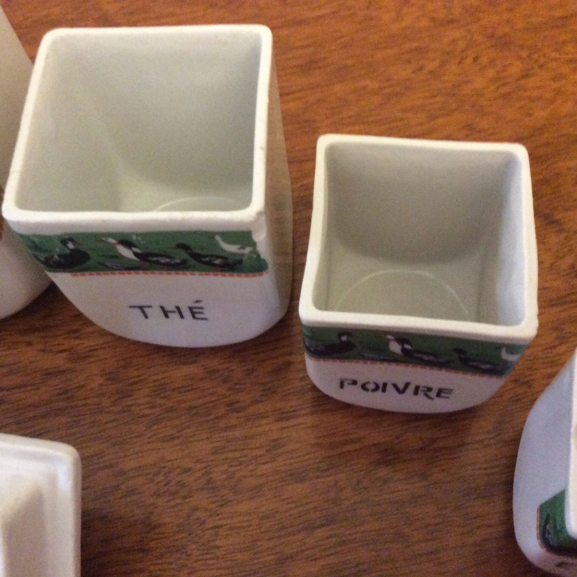 Set of 6 old pots with 3 trundle lids