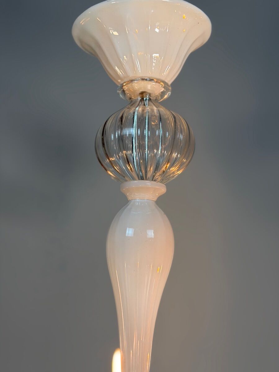 Venetian chandelier in white and colourless Murano glass, circa 1990.