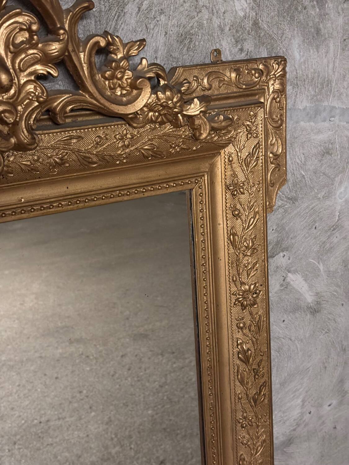 Miroir doré ancien motif floraux 19eme