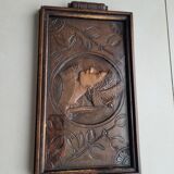 Plateau breton en bois sculpté signé