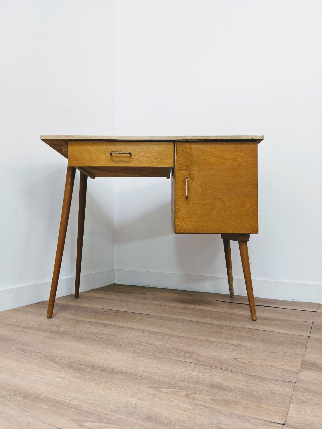 Bureau vintage scandinave en bois et formica