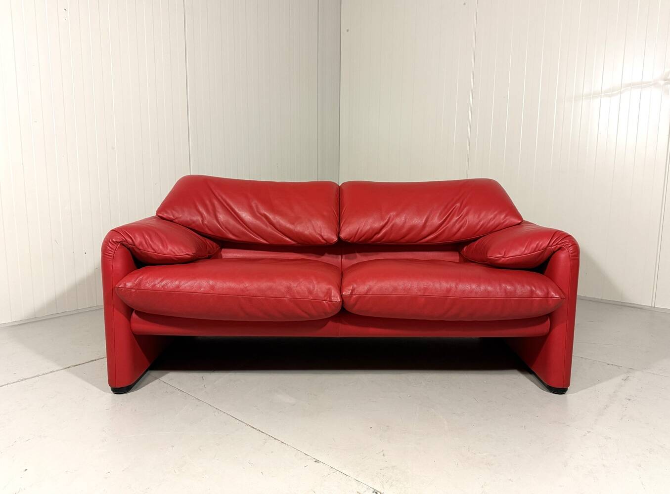 Vico Magistretti red leather Maralunga sofa Cassina