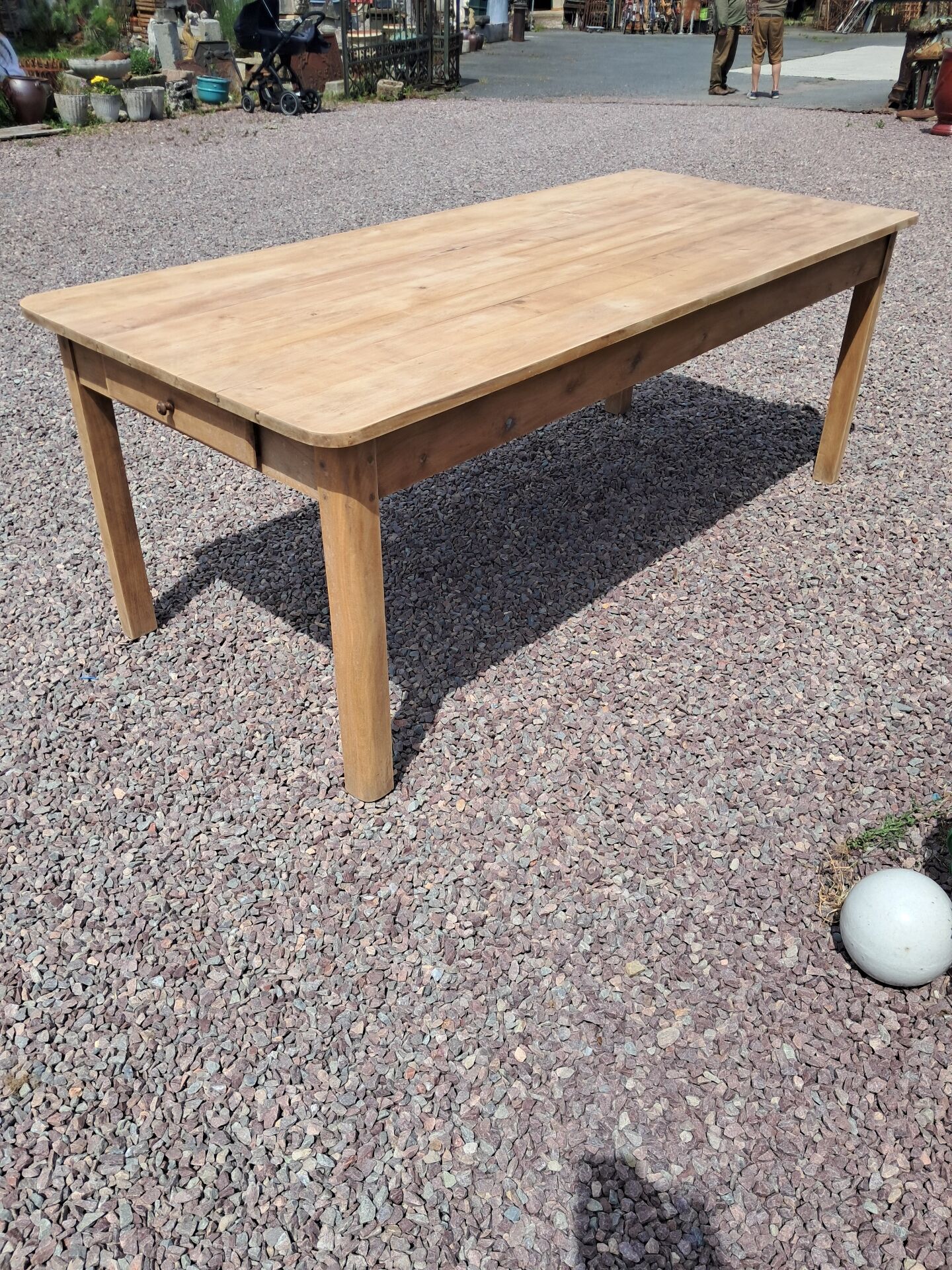Farm table