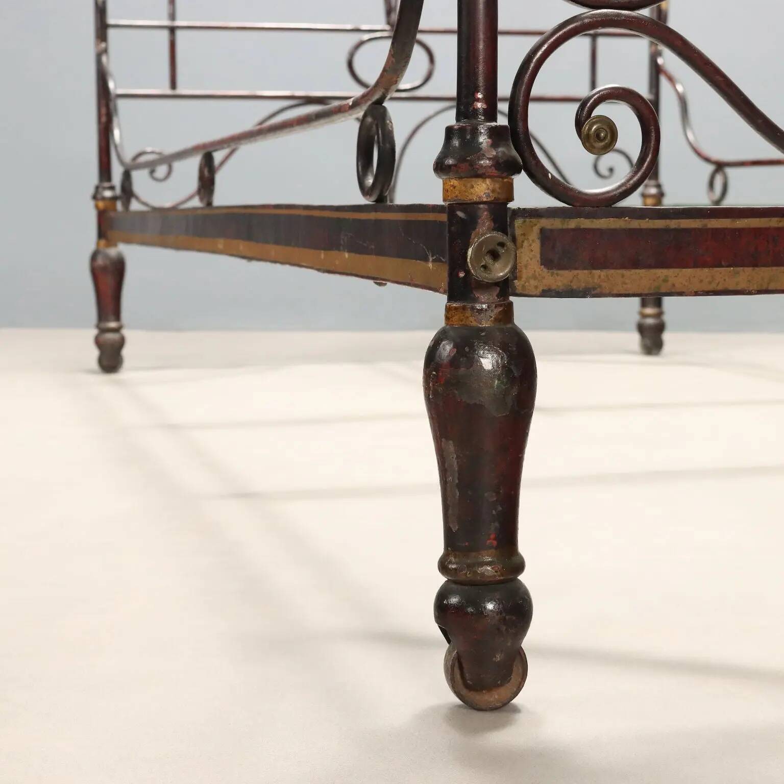 Restoration bed, second quarter of the 19th century, bronze and iron.