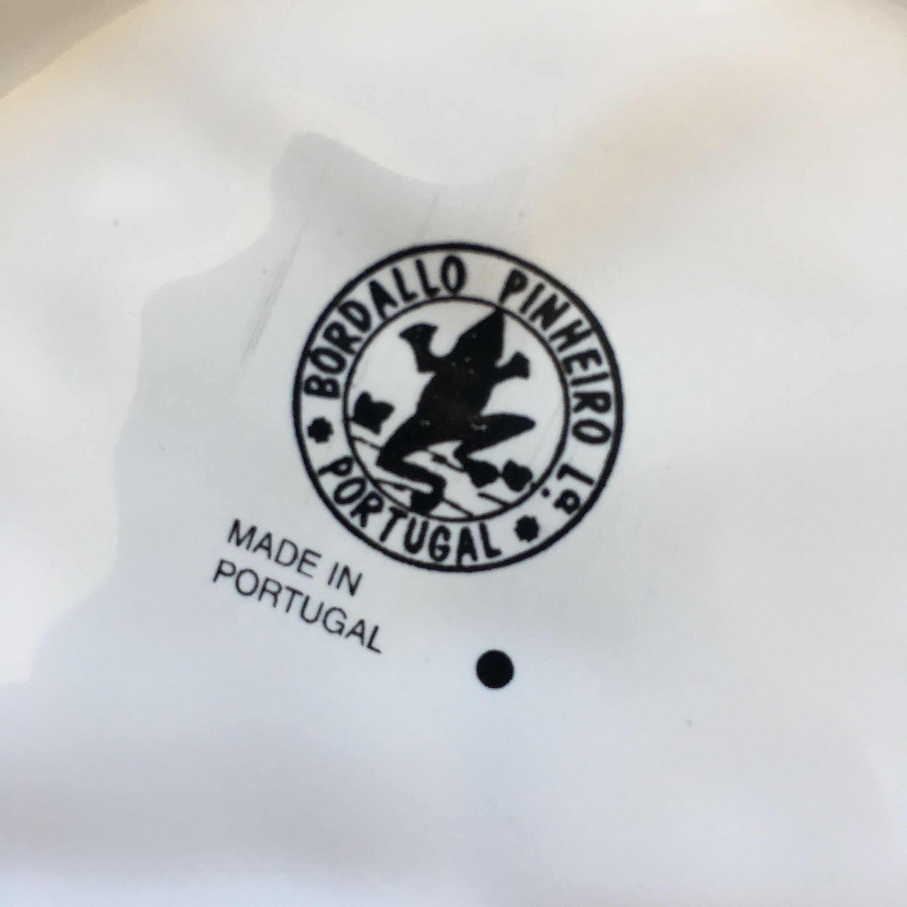 Assiette feuilles barbotine