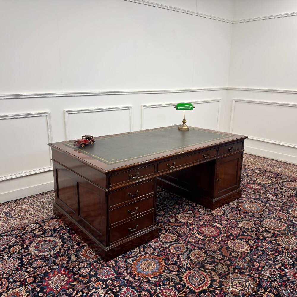 Très grand classique anglais Partnerdesk