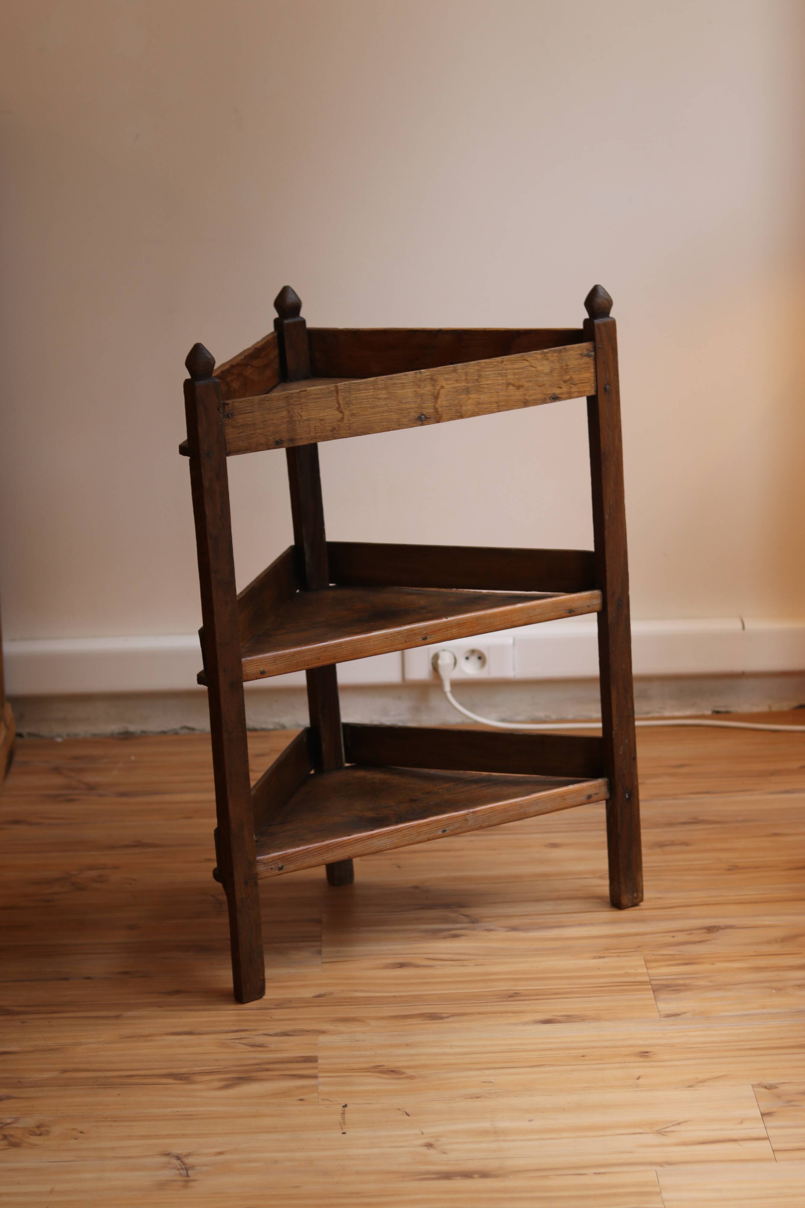 Small corner cabinet in oak, popular Burgundy work from the 19th century.