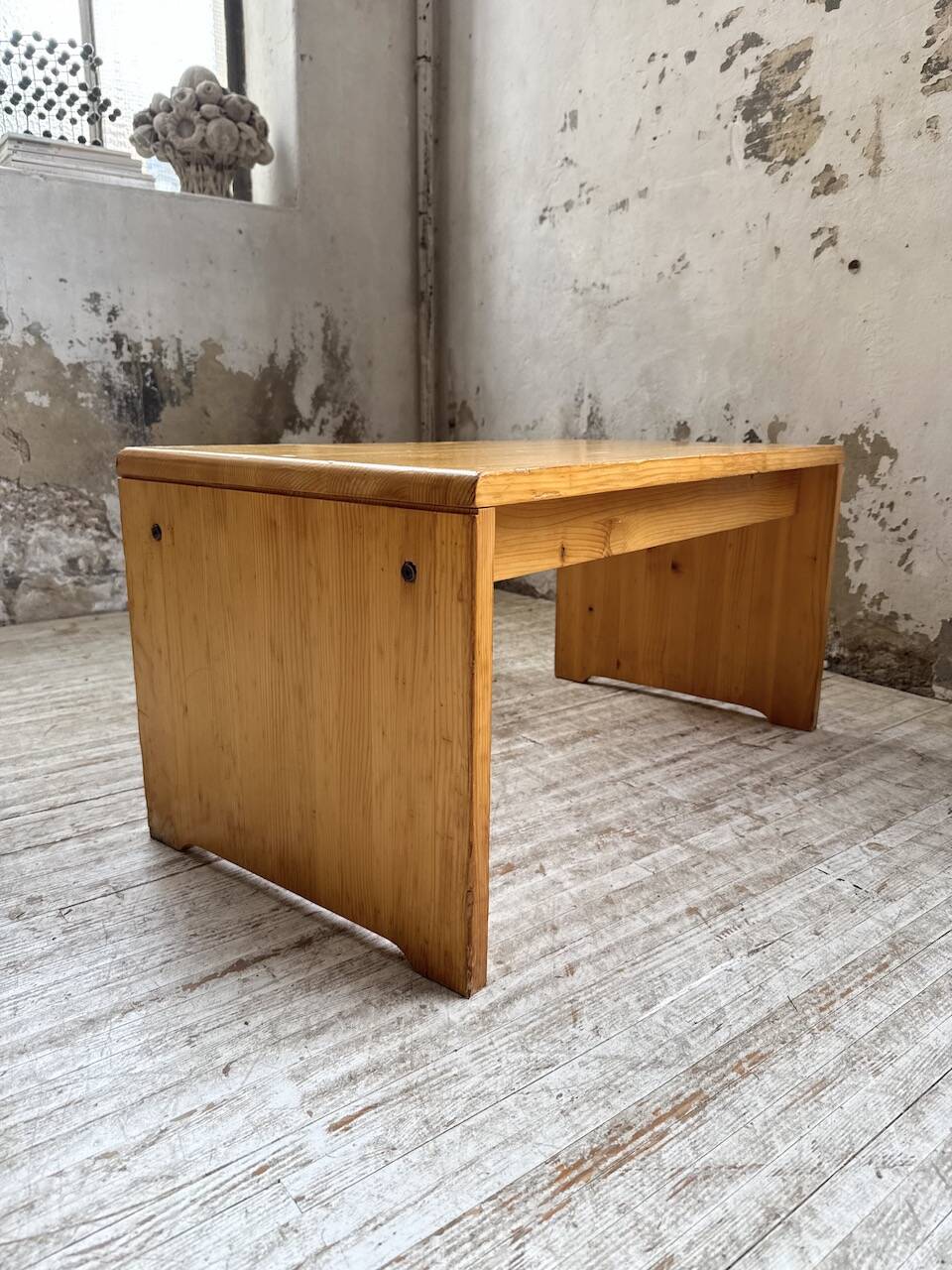 Coffee table in Perriand style, Les Arcs 1800.