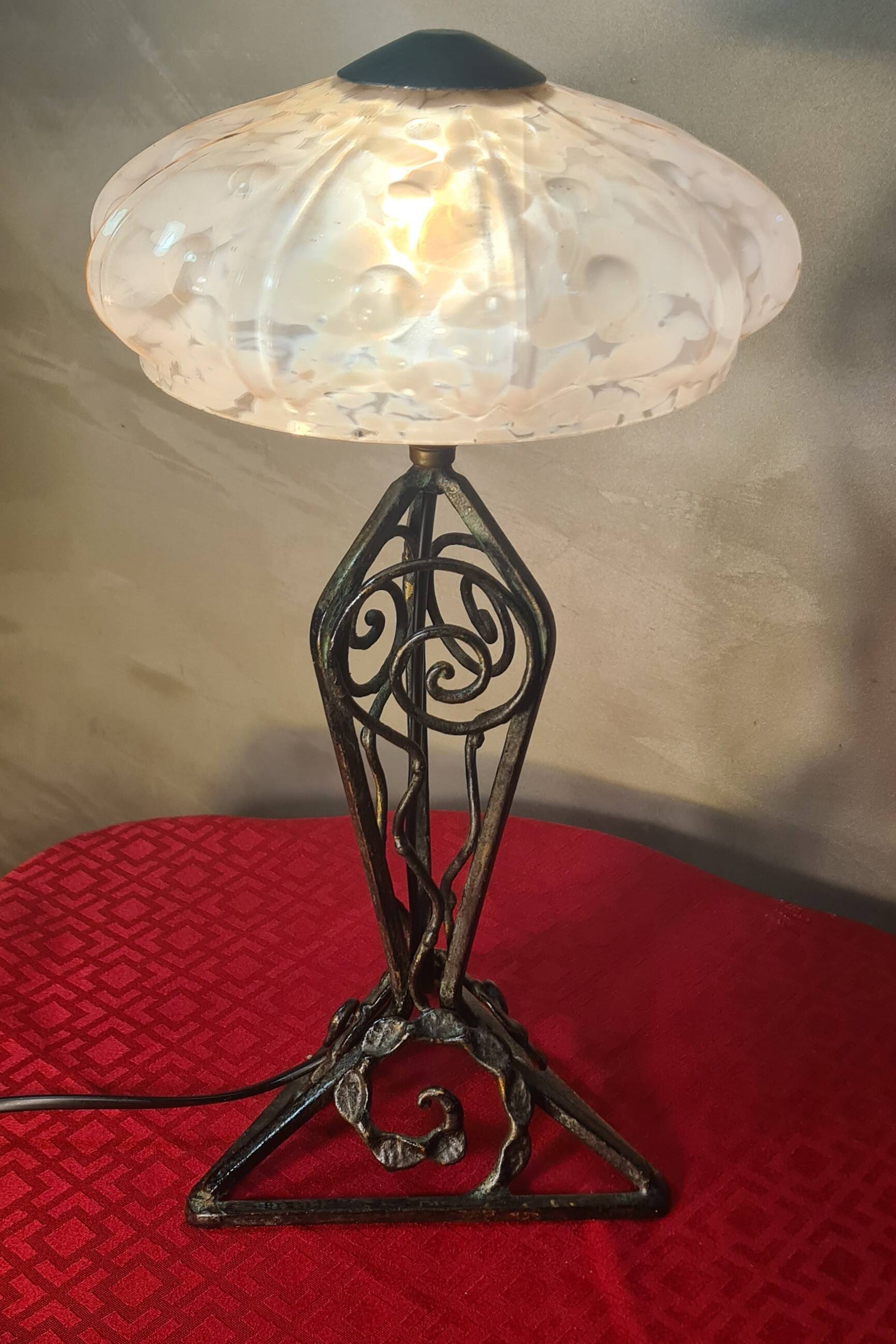 1930 wrought iron lamp, opaline lampshade, Clichy, very beautiful, 39x20